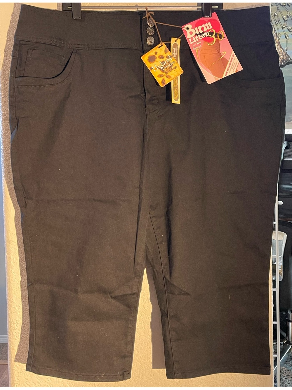 Hybrid & company Bum Lifter Black Capri Pants with Tag Sz 24 NWT